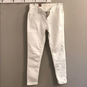 ⭐️NWT LEVIS 30x28 super skinny WHITE DENIM